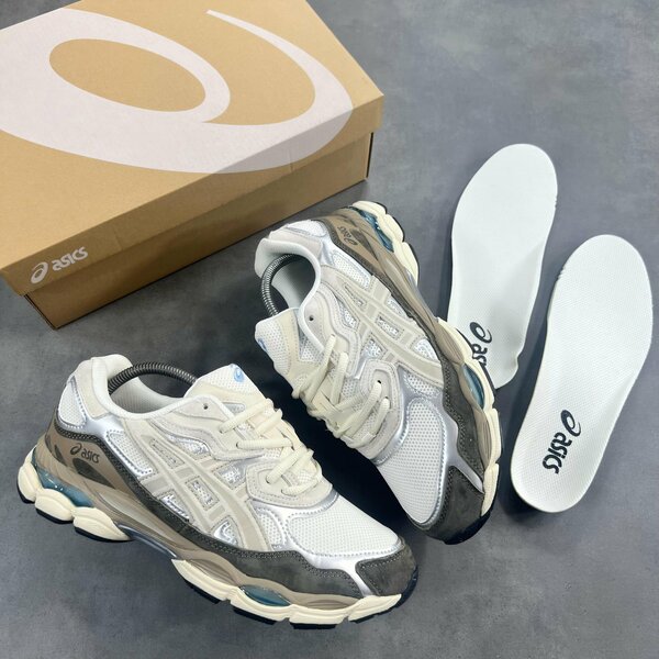 Chaussures de sport ASICS nyc