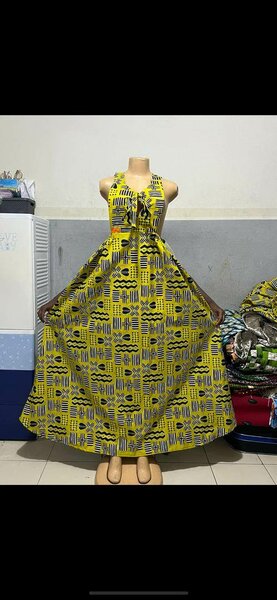 Robe disponible a 7000fr