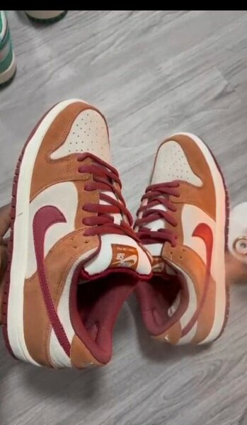 Baskets tendance en cuir rouge