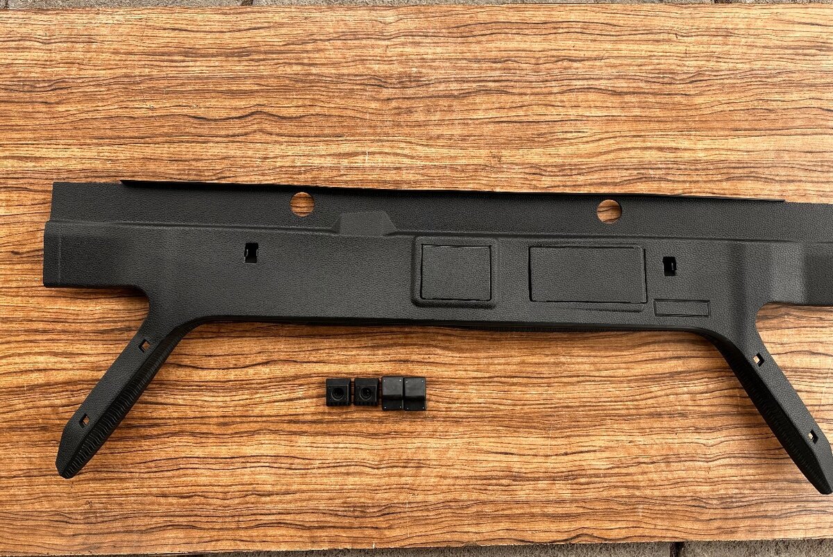 Бабочка багажа Mercedes-Benz W124