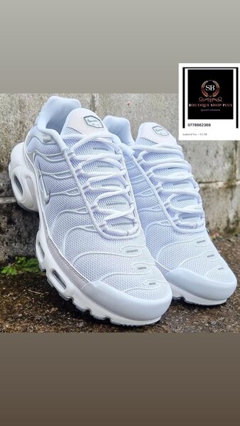 Basket nike  tn authentique avec sa boîte