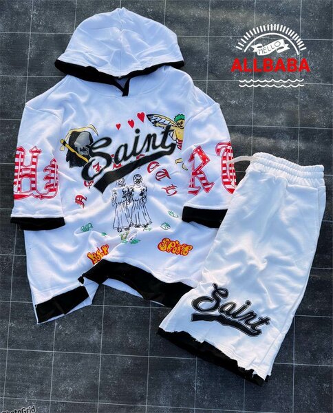 Ensemble sport style graffiti