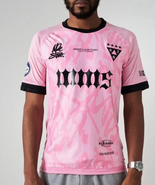 Maillot de football rose
