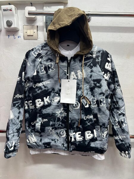 Veste à capuche imprimée tendance