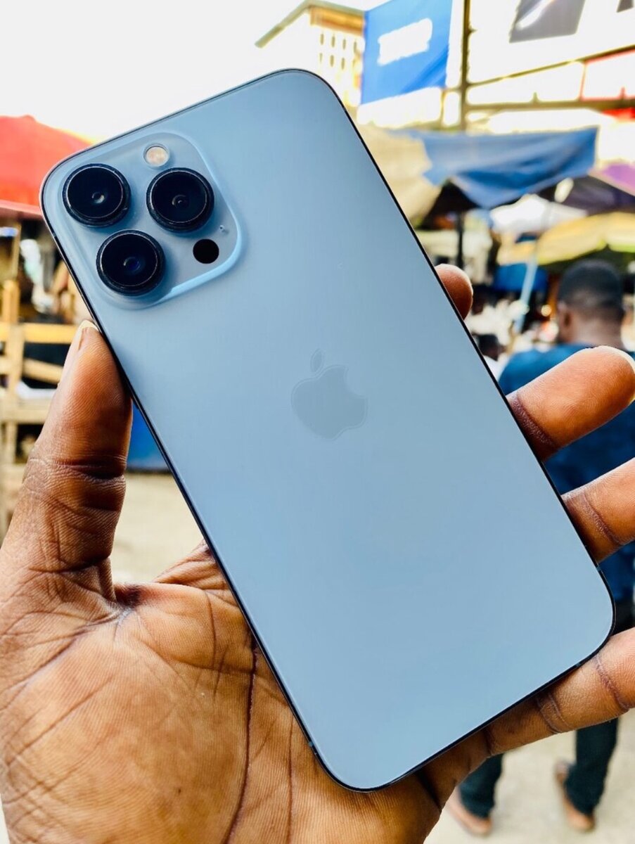 iPhone 13pro max (256gig factory unlocked)