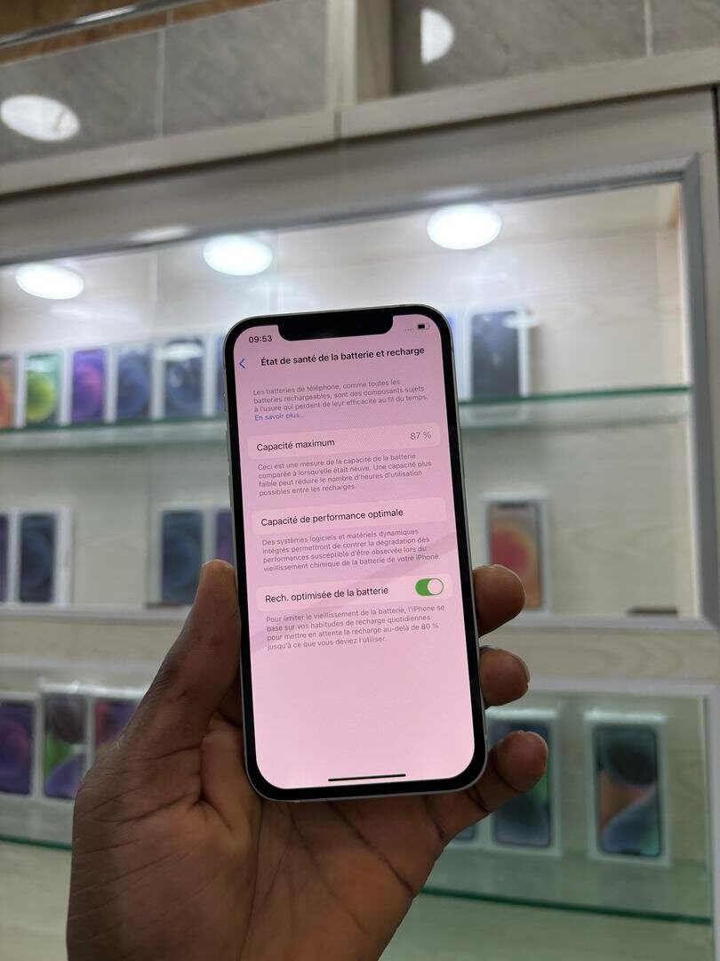 iPhone 12 simple 64giga très très propre Batterie : 87%