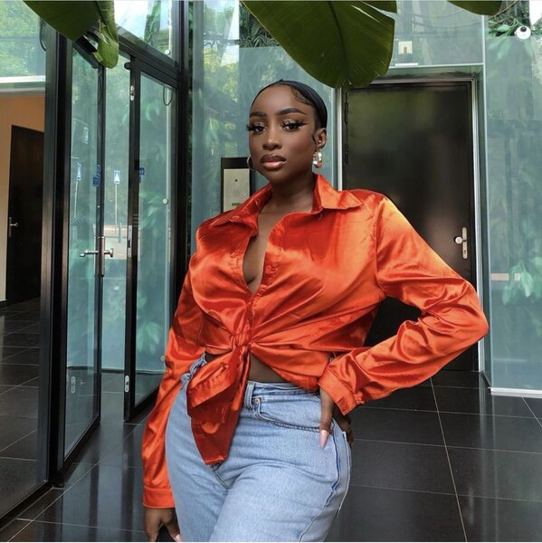 Chemisier satin orange élégant