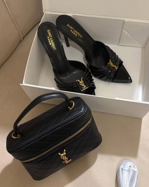 Mules à talons Saint Laurent élégantes