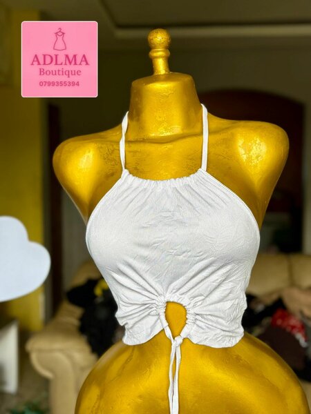 Haut femme dos nu élégant