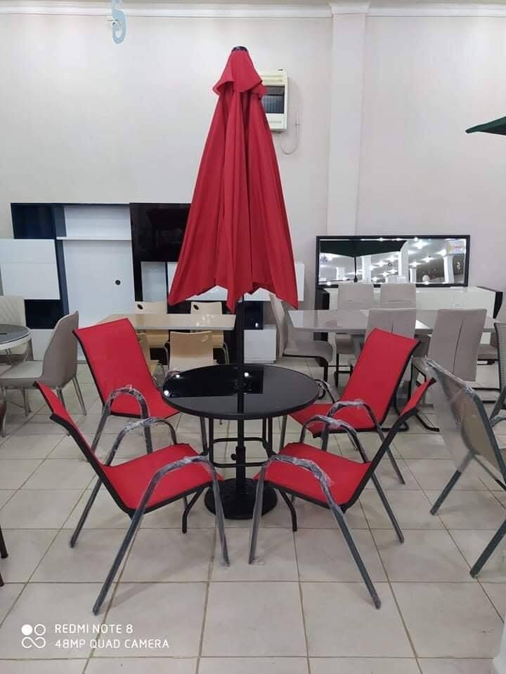 Salon de Jardin avec Parasol