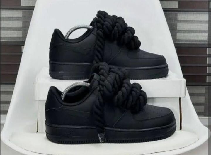 Sneakers à la mode avec lacets épais