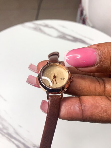 MONTRE EN CUIR FEMME