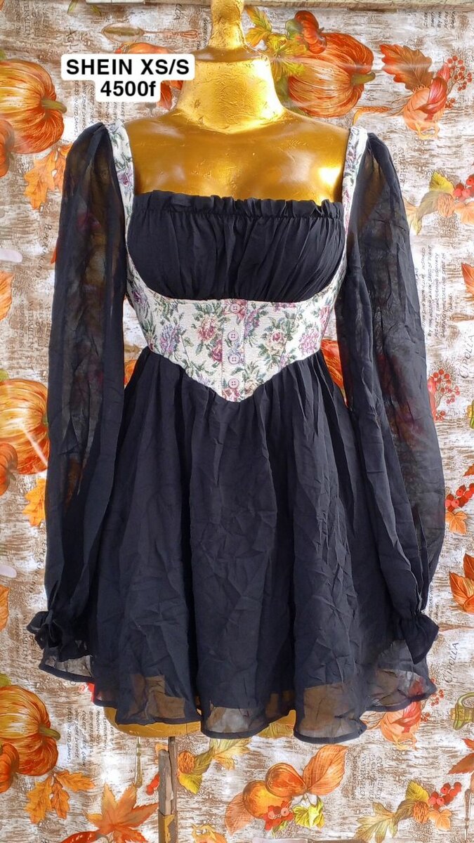 Robe noire fleurie bohème