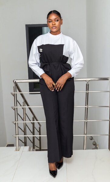 Combinaison noire élégante pour femme