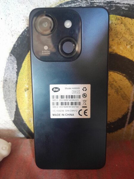 Téléphone portable Itel A06