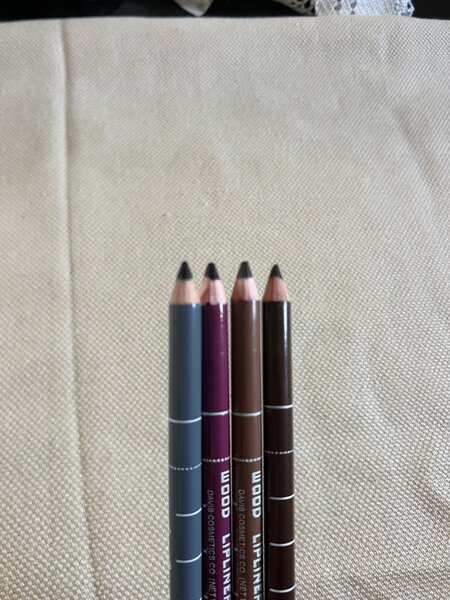Crayons à lèvres couleur bois