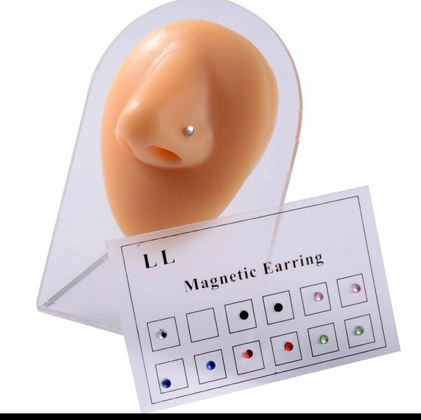 Faux piercing en aimant