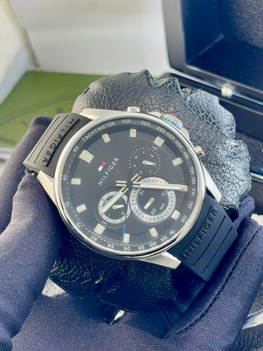 Montre élégante en acier