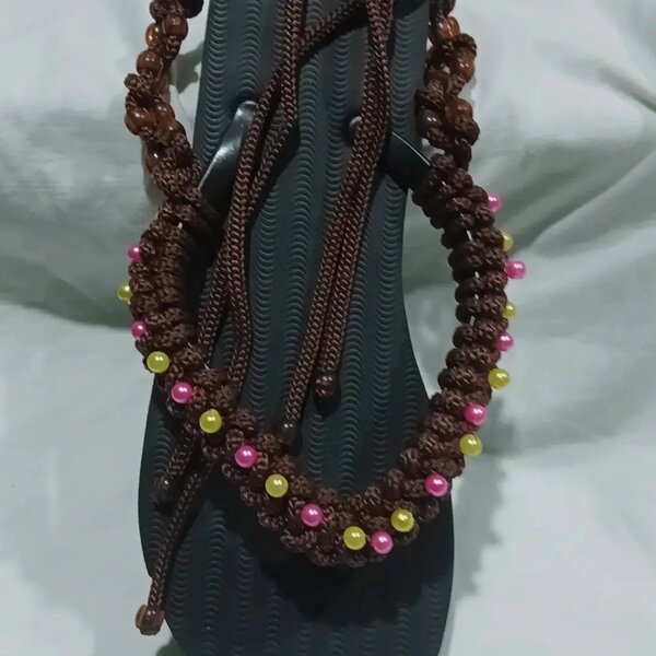 Weaving slippers in sandals mode