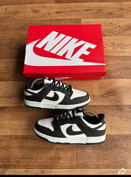 Chaussures Nike Dunk Low noir et blanc