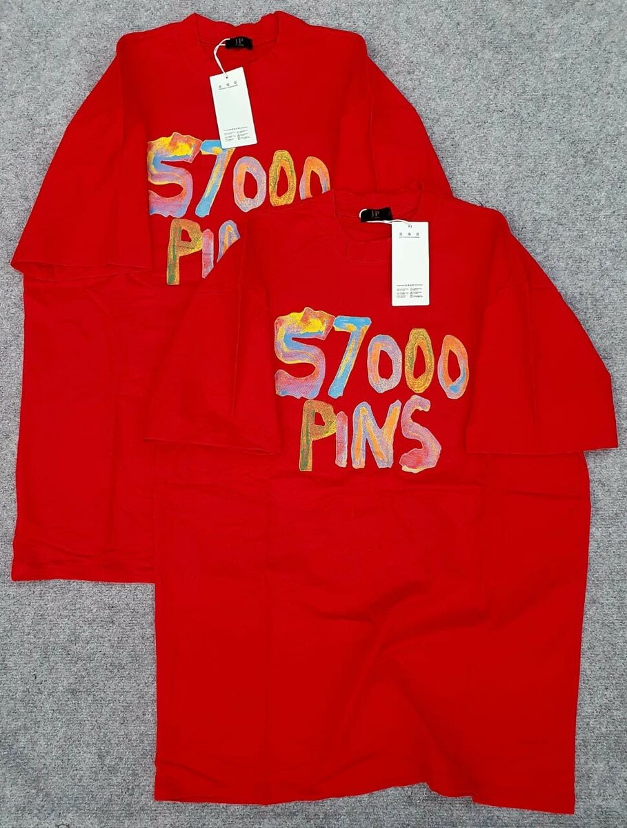 Robe T-shirt rouge "S7000 PINS"