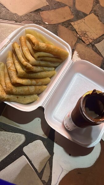 Crêpes fraîches avec chocolat