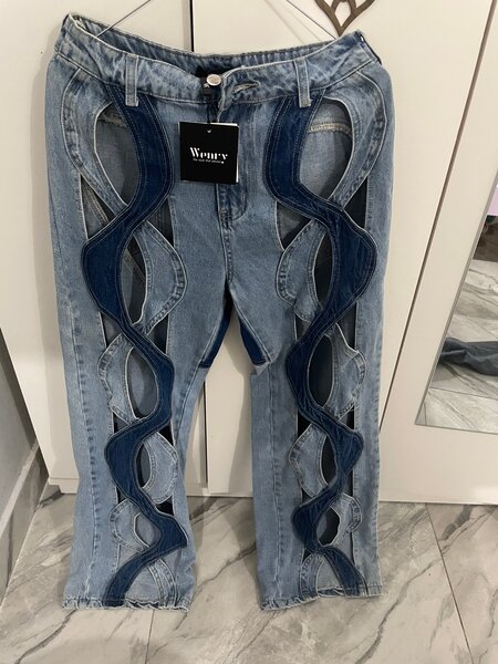 Jean découpé moderne