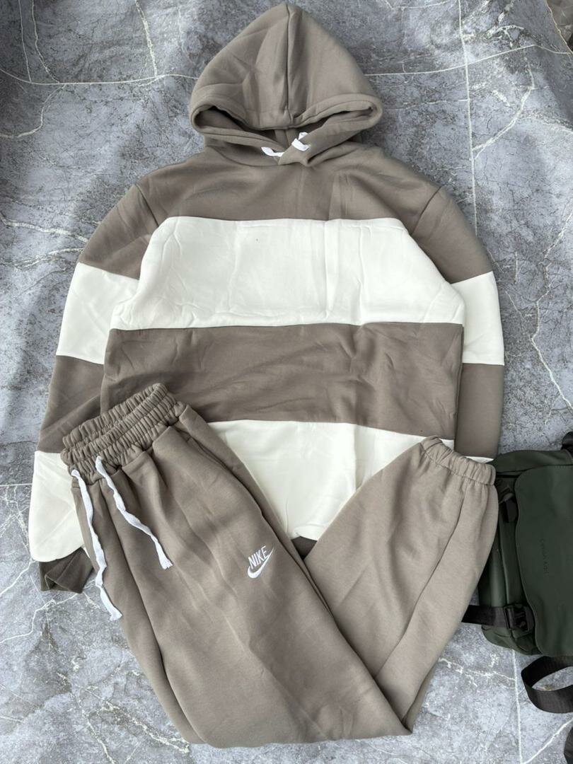 Ensemble de survêtement Nike