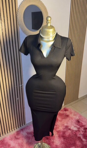 Robe moulante noire élégante