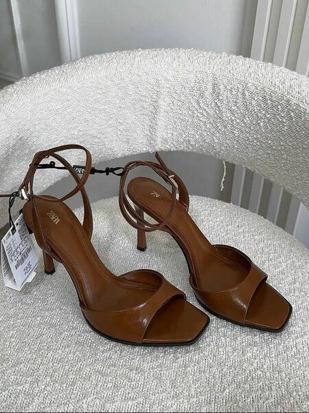 Sandales à talons hauts en cuir marron