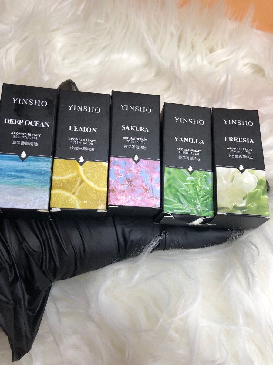 Humidifier with essential oil