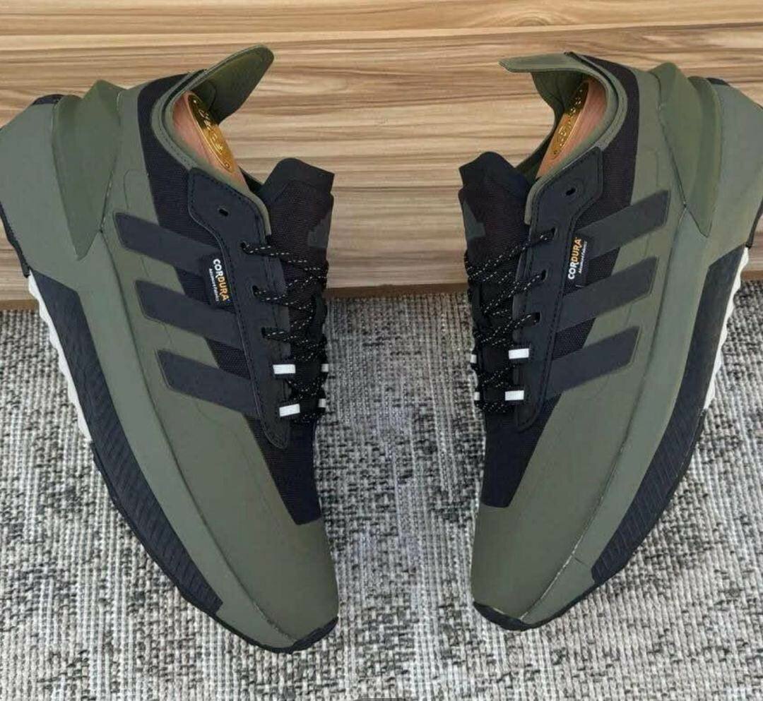 Baskets Adidas Cordura résistantes