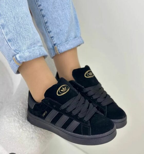 Baskets noires Adidas tendance