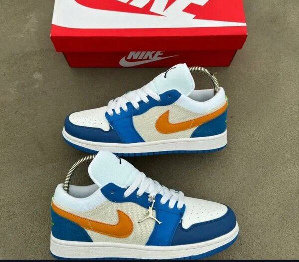 Chaussures Nike Air Jordan bleu et orange