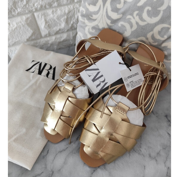 Sandales en cuir doré ZARA - Élégance et confort