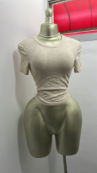 T-shirt court dos ouvert