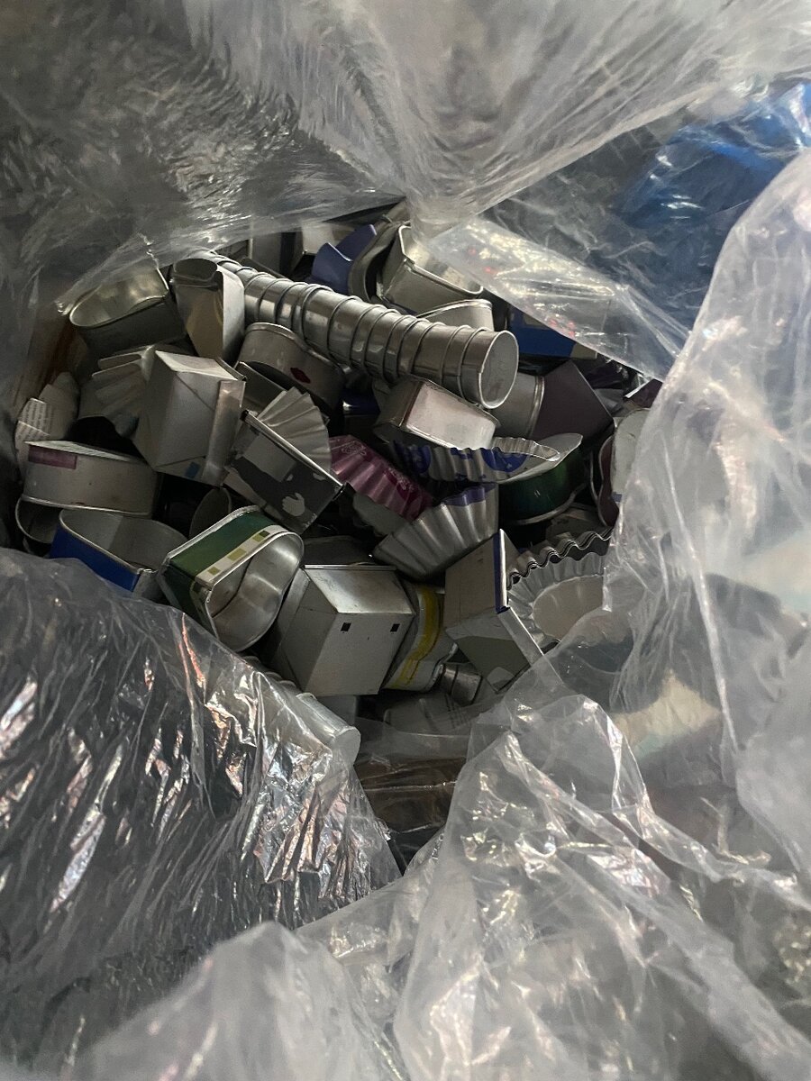 Moule de gâteau 100f disponibl