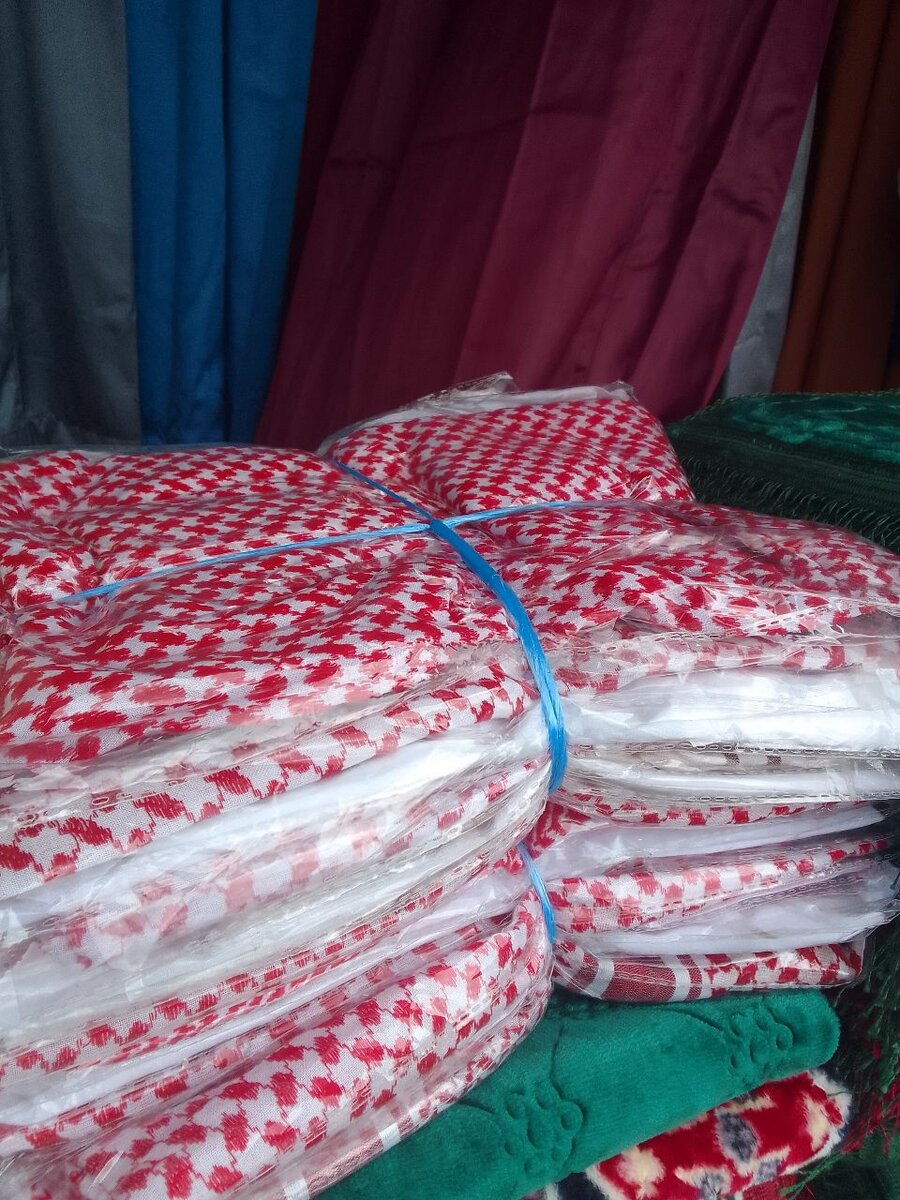 Écharpes à motif rouge et blanc