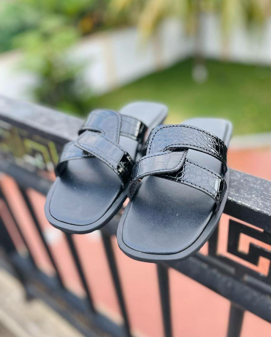 Quality slippers (size 36,39,41)