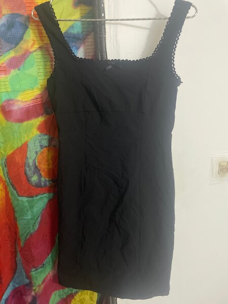 Robe noire élégante pour femme