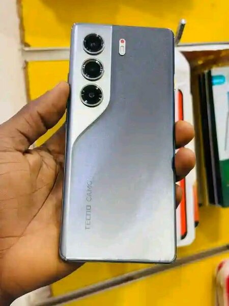 Téléphone portable Samsung Tecno