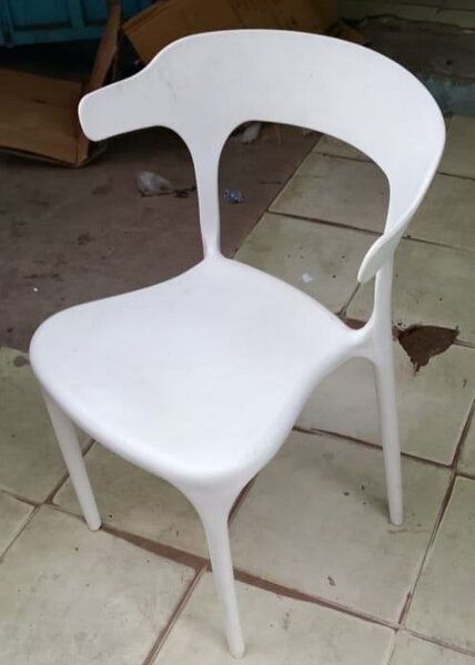 Chaise moderne en plastique
