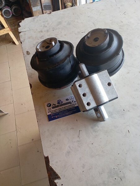 Part de moteur et boîte c200