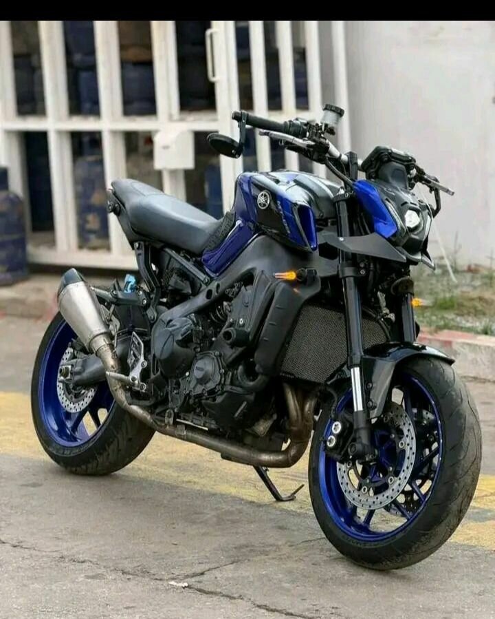 Moto sportive puissante