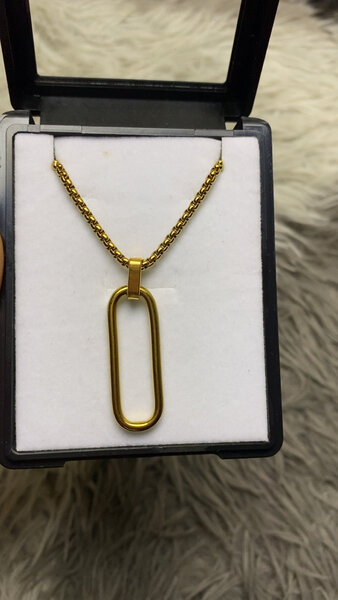 Collier pendentif doré élégant