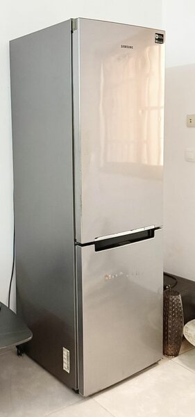 Réfrigérateur combiné moderne