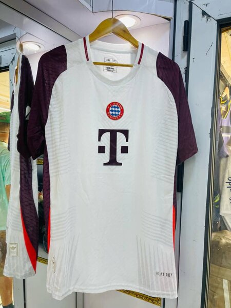Maillot de football blanc élégant