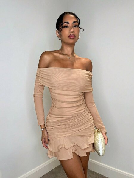 Robe moulante épaules dénudées