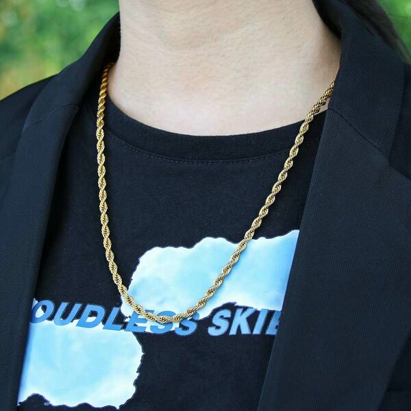 Collier en or torsadé élégant