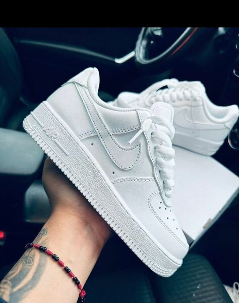 Chaussures Nike Air Force 1 blanches